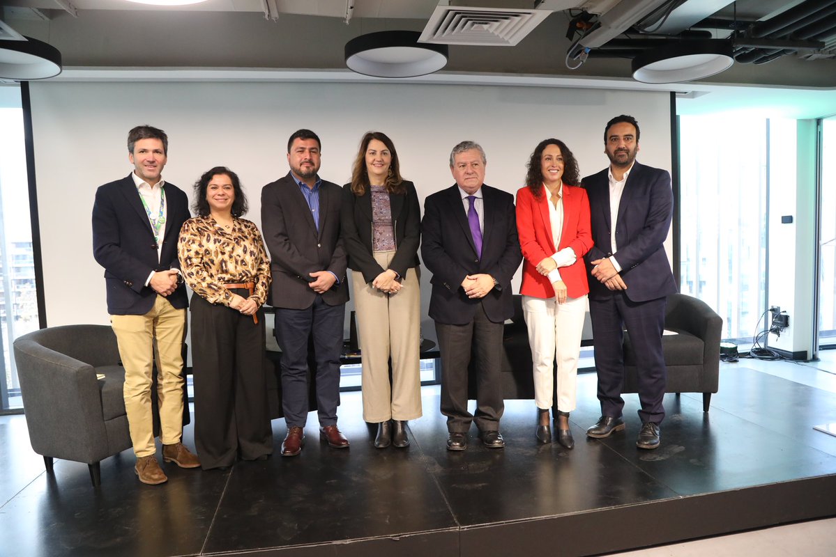 📌Hoy, el director del Trabajo, Pablo Zenteno, participó en el relanzamiento de la Alianza ChileMujeres-Achs 2025, una iniciativa que busca fortalecer el compromiso con la promoción de entornos laborales más
seguros, inclusivos y libres de violencia. 

📌 La actividad fue