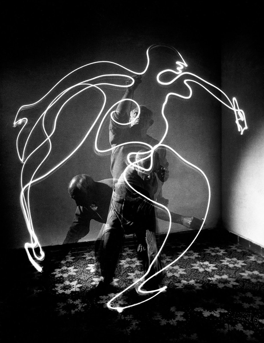 StillSublimity's tweet image. Gjon Mili. Pablo Picasso creates a figure with light, 1949