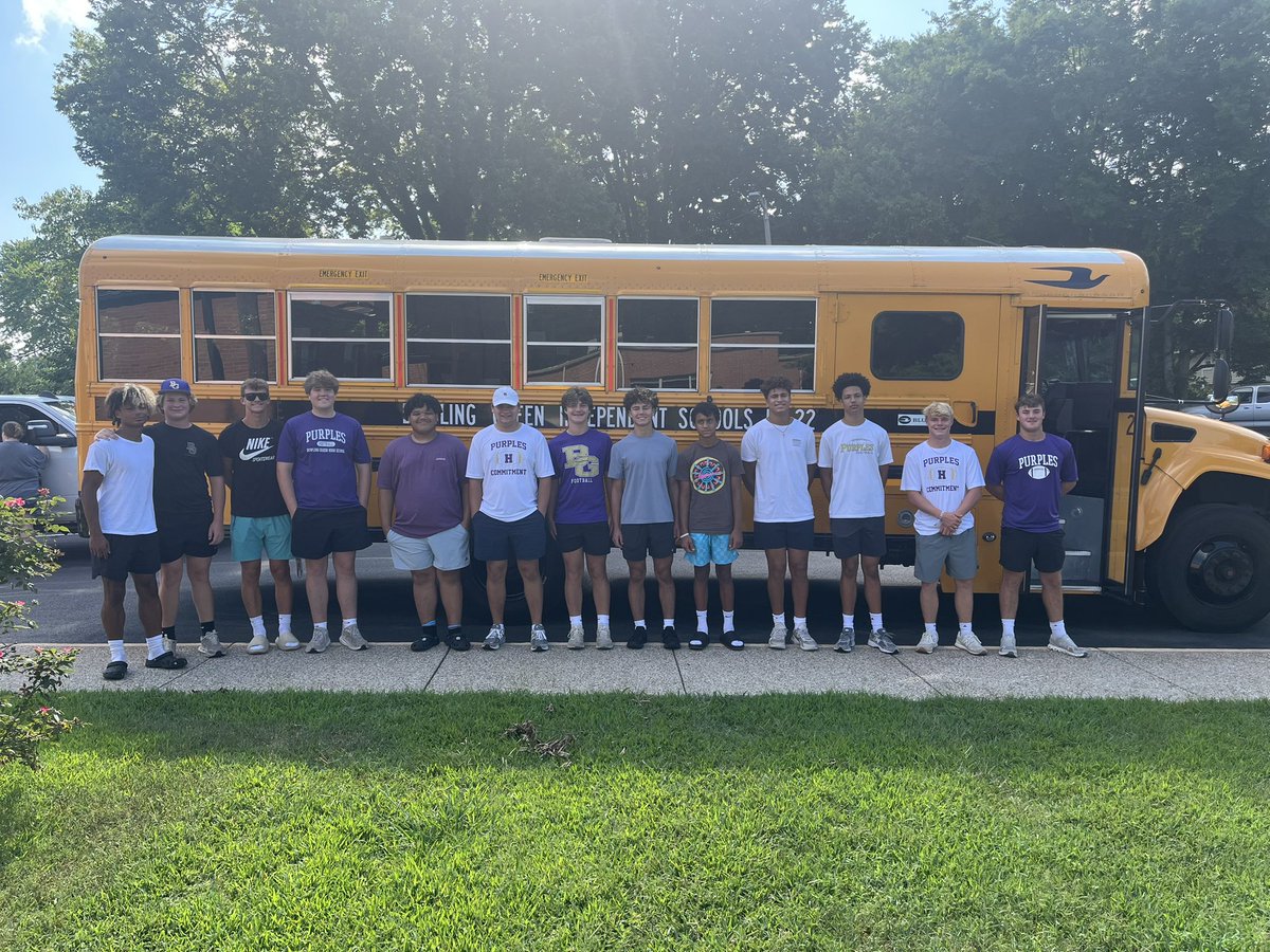 PurplesFootball's tweet image. Appreciate our guys that could help to Un-Stuff the Bus this morning! @StuffTheBusSOKY #community