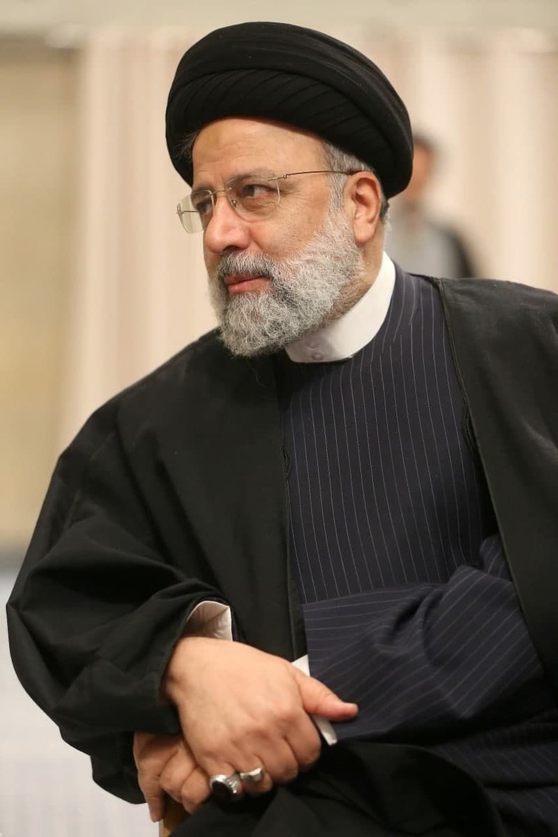 ASEMANEH1404's tweet image. حاضرید همین شش کلاسه دوباره رئیس جمهور می شدند و برق قطع نمی شد ؟
روحتان قرین رحمت الهی مرد خدا !
#برق