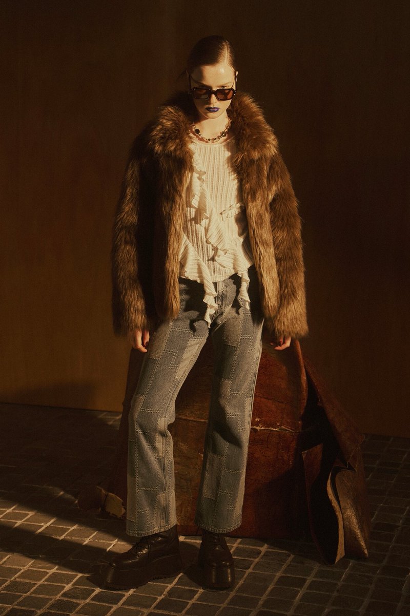 kendam_com's tweet image. Murua Winter 2025 collection lookbook kendam.com/news/lookbooks…

#Murua #Winter2025 #FW25 #AW25 #Lookbooks #Tokyo #Fashion #Kendam