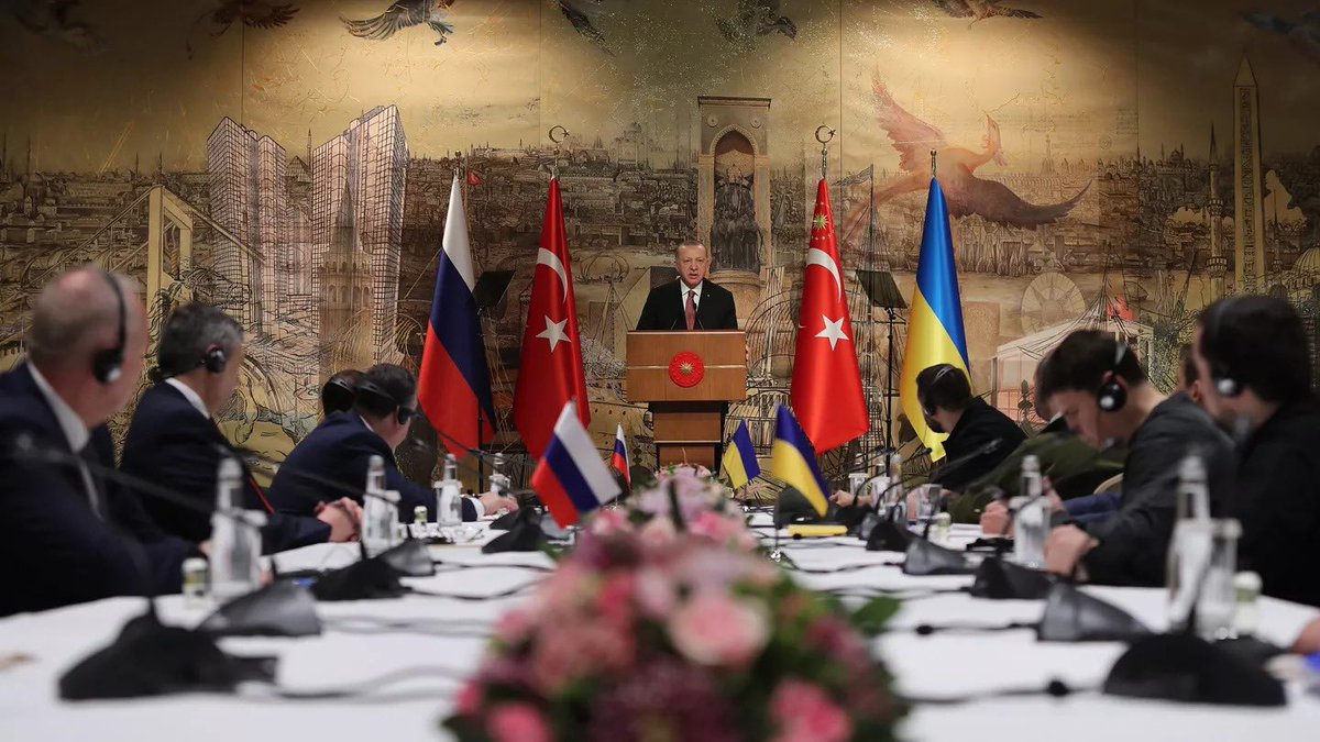 ConflictTR's tweet image. 🔴 Cumhurbaşkanı Erdoğan:

Ukrayna&apos;daki kanlı savaş yakın zamanda bitecek. Barış masası yine Türkiye&apos;de kurulacak.