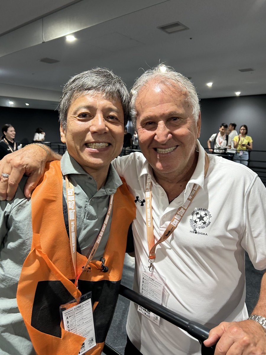 footbrainMC's tweet image. じゃあ、も一回❣️
神様ジーコ🥰
さあ、ここで問題です
もう一枚の写真の方は誰でしょう?
おりは、この人も大好き💕
昔のユニフォームも持ってる🥰
ヒントなし‼️
