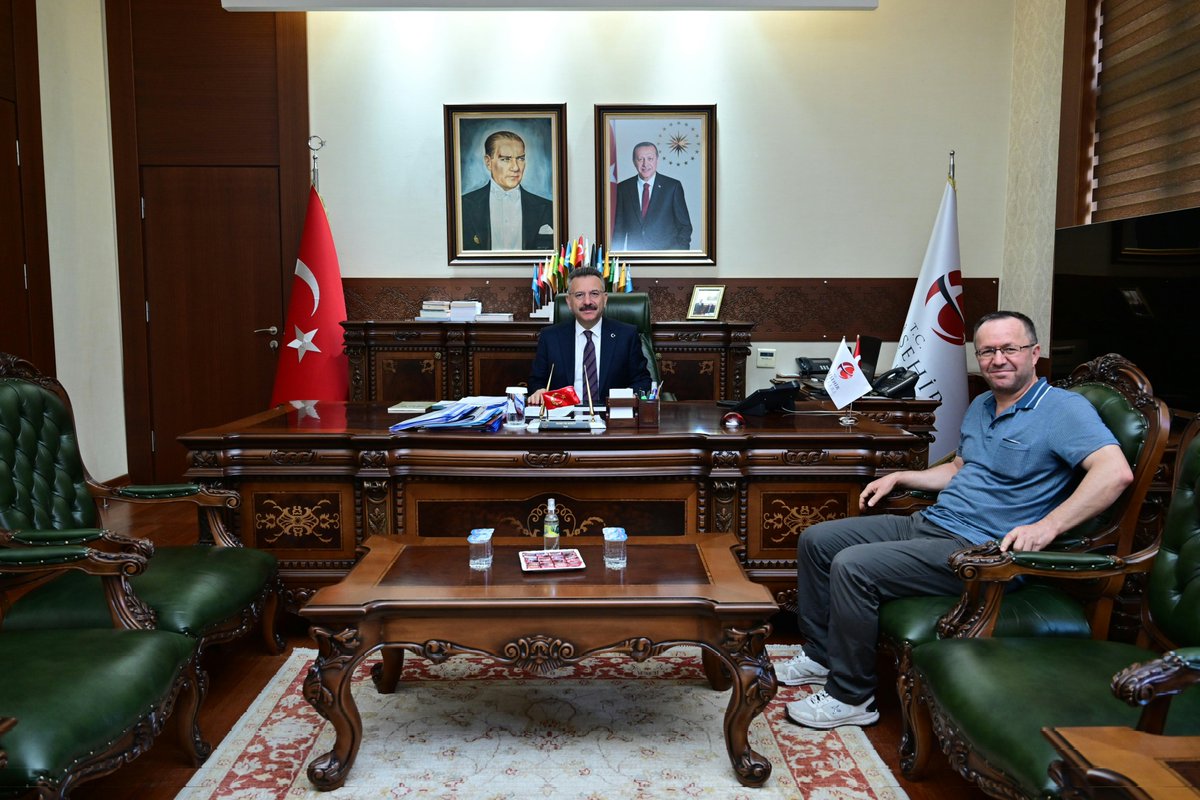 Ankara Batı Adliyesi Asliye Hukuk Mahkemesi Hakimi Erol Özdemir Valimiz Sayın Hüseyin Aksoy’u ziyaret etti.
<a href="/ValiAKSOY/">Hüseyin AKSOY</a> 
#Eskişehir