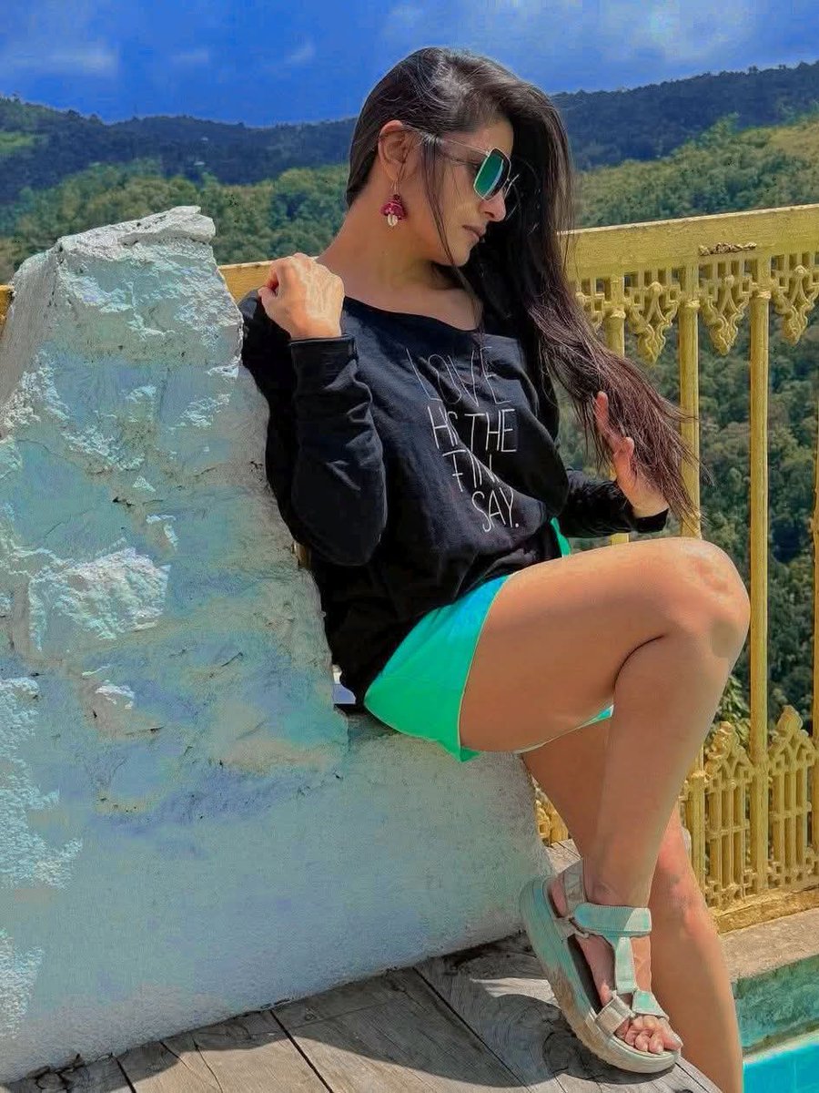 Gaurav_SBist's tweet image. Rubika ji is better than all Bollywood heroines, however this photo of Rubika ji will cause great trouble to many fatwa holders.. 
@RubikaLiyaquat
#OperationSindoor
#OperationMahadev 
#divyadeshmukh