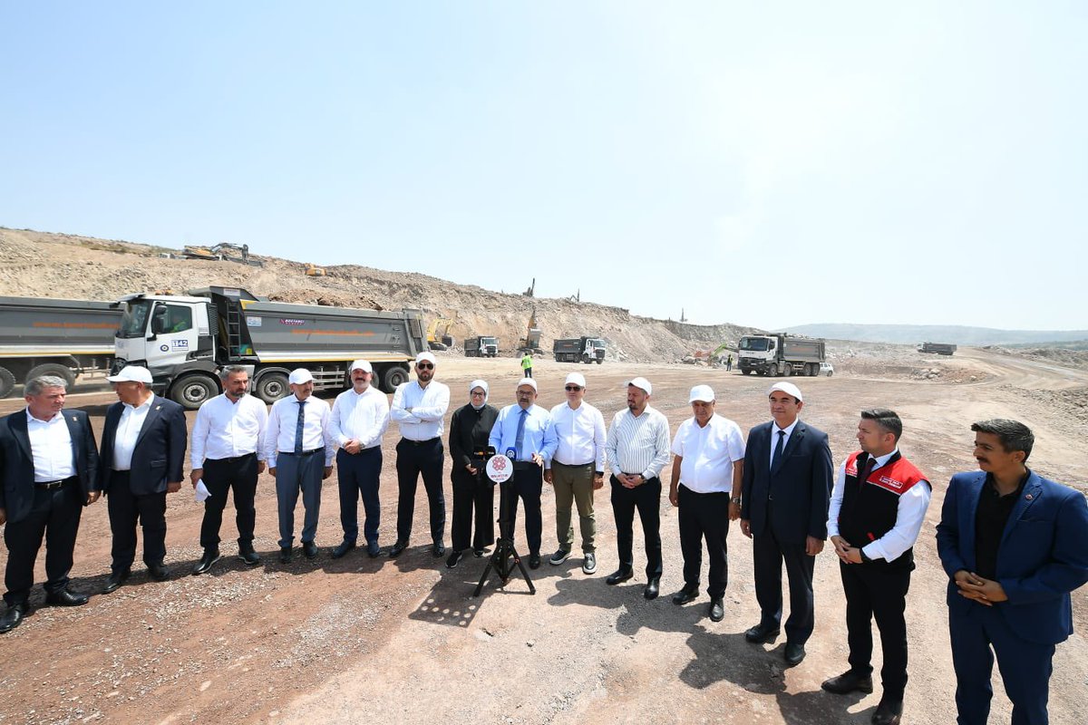 TC_Balikesir's tweet image. 📍Gönen TDİOSB 

Vali İsmail Ustaoğlu, AK Parti Genel Başkan Yardımcısı ve Balıkesir Milletvekili Belgin Uygur, Balıkesir Milletvekilleri Dr. Mustafa Canbey, Ali Taylan Öztaylan ve Ekrem Gökay Yüksel ile diğer ilgili katılımcılar Gönen Tarıma Dayalı İhtisas Sera Organize Sanayi…