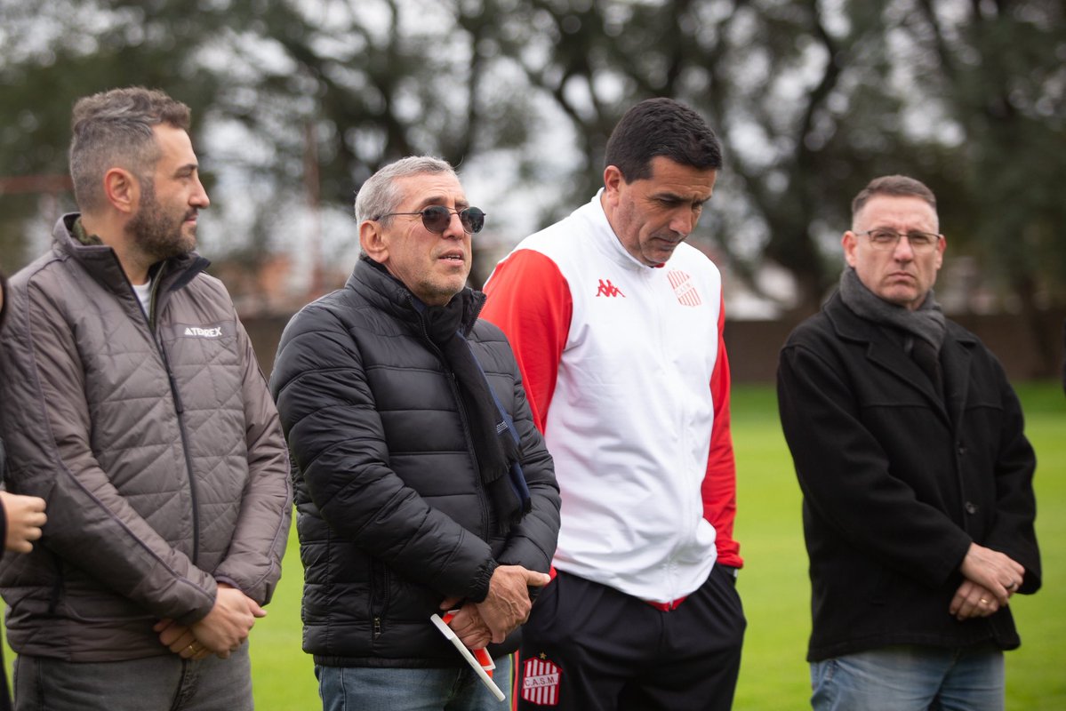 CASMOficial's tweet image. 🔴⚪️ #PrimeraNacional
Desde el Club A. San Martín le damos la bienvenida a Mariano Campodónico y a su cuerpo técnico, que desde hoy asumieron la conducción del plantel profesional.
¡Éxitos, Mariano! 🇦🇹
#VamosCiudadela