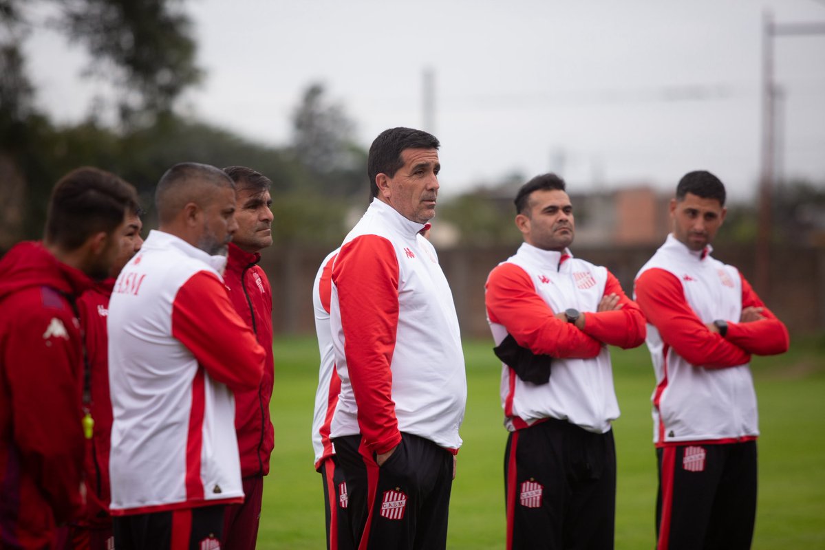CASMOficial's tweet image. 🔴⚪️ #PrimeraNacional
Desde el Club A. San Martín le damos la bienvenida a Mariano Campodónico y a su cuerpo técnico, que desde hoy asumieron la conducción del plantel profesional.
¡Éxitos, Mariano! 🇦🇹
#VamosCiudadela