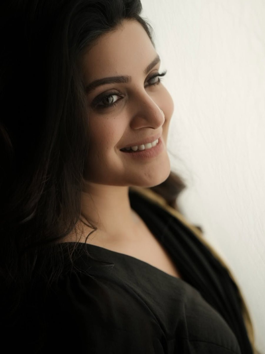 KollyBuzz's tweet image. #DivyaPillai