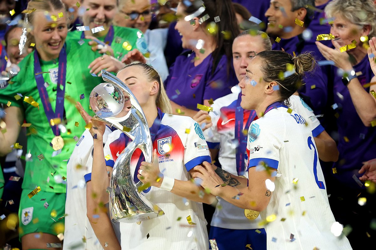 talkSPORT2's tweet image. π¨ NOW: The Social
ποΈ @ollyclink and @Kweku_Afari in the hot seat:
βͺοΈ England WIN the Women's Euros!
π΄ Luis Diaz to Bayern Munich
βͺοΈ Gibbs White STAYS at Forest
βMORE!
π»Listen π talkSPORT.com/play/talkSPORT2