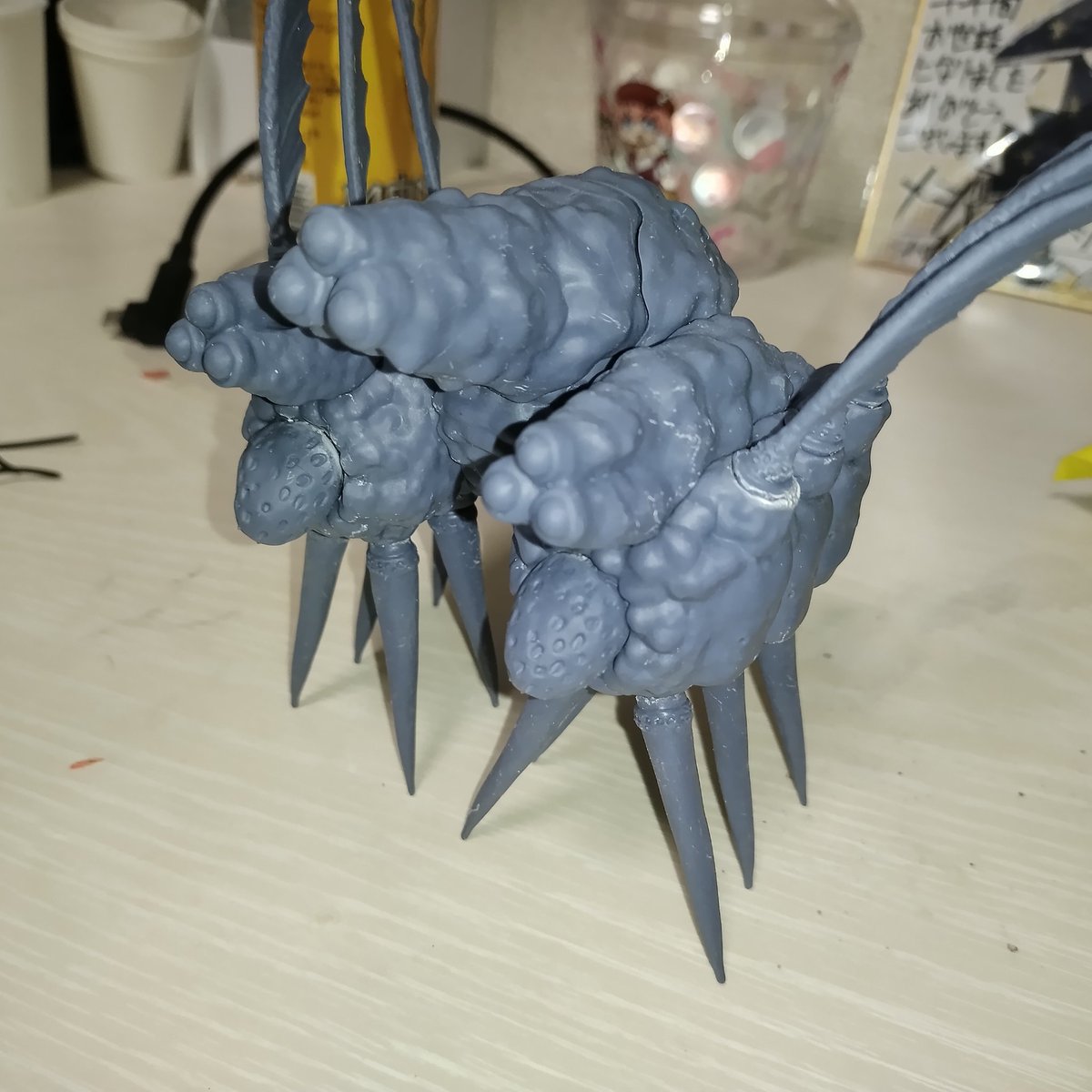 sIcEroanJy5ToZC's tweet image. 【マブラヴmuvluv】
ワンフェス終わったため、部屋の整理してたら、懐かしい物がでてきました!
確か1/700超重光線級です。
データも残っているため作り直すのもアリだなーと思いました!