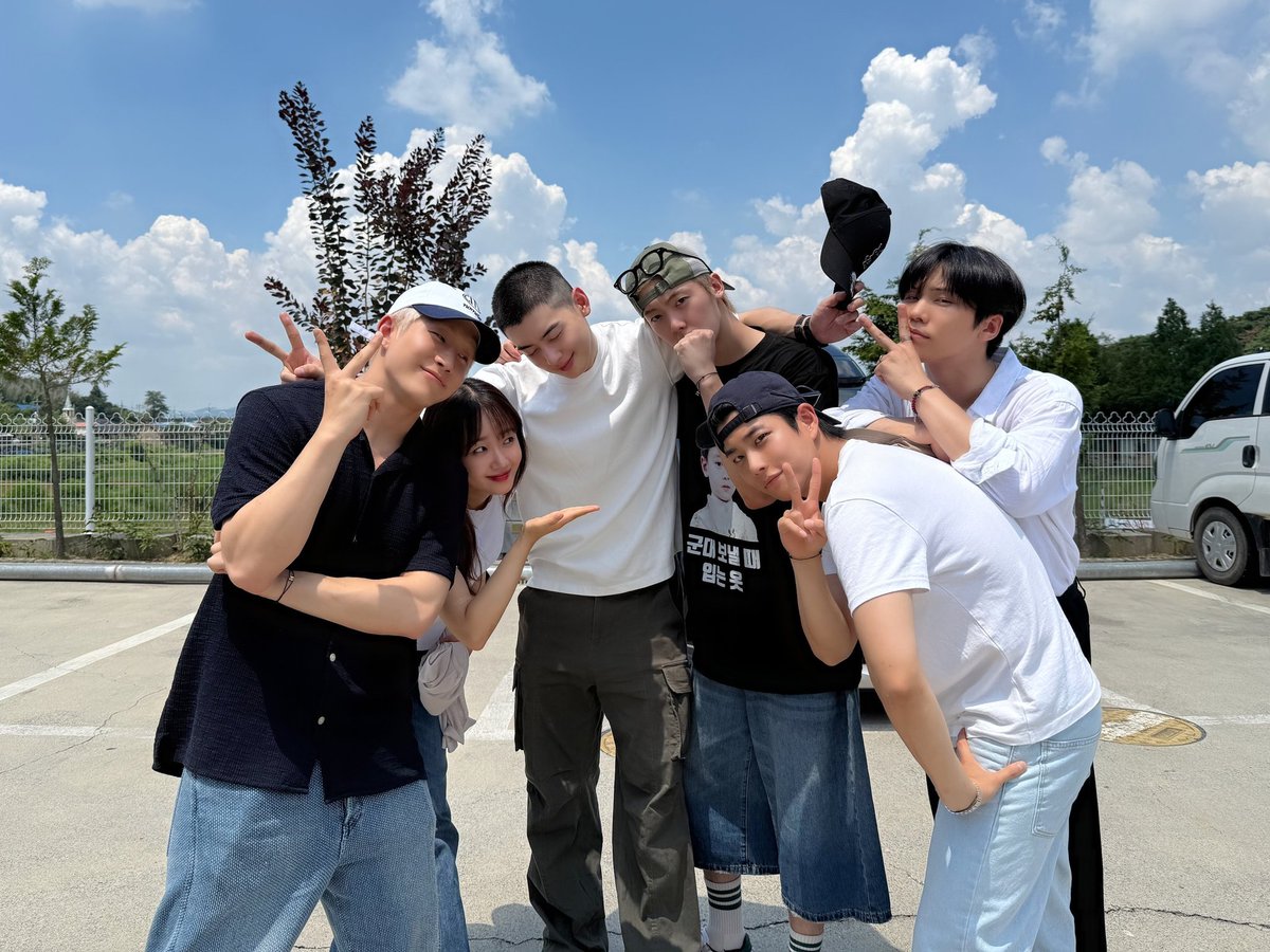 gau4n's tweet image. fantagio family forever. &amp;lt;3