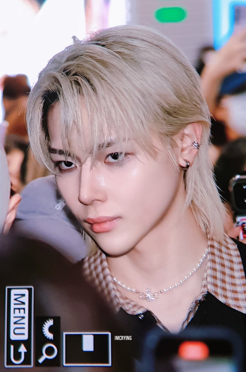 22eemm00's tweet image. 와 엄청뾰족해