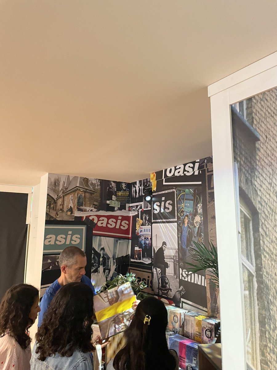 sstarshaped's tweet image. oasis store !!!