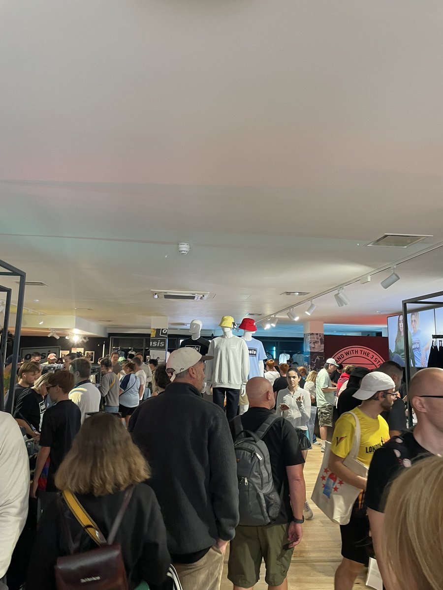 sstarshaped's tweet image. oasis store !!!