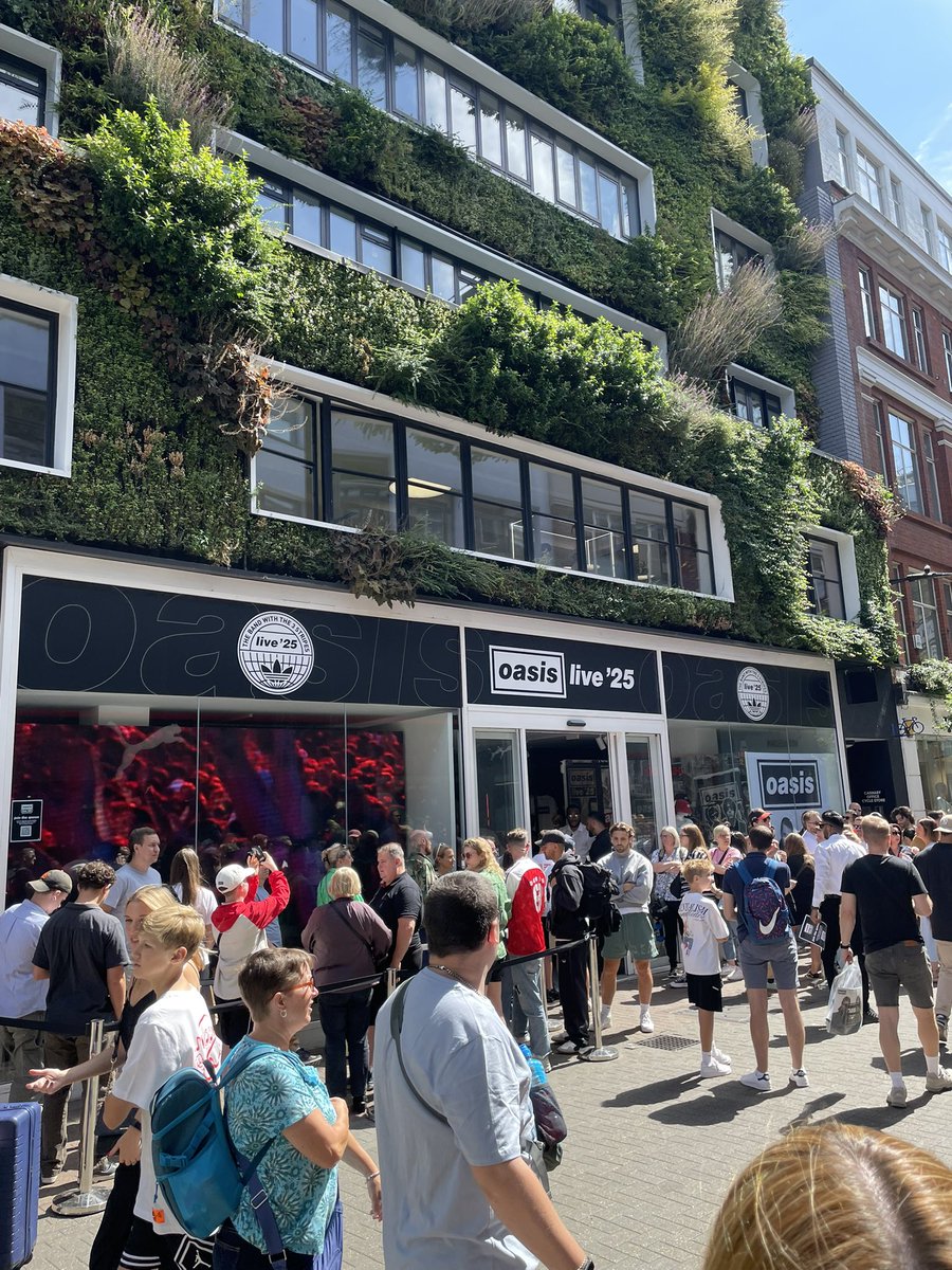 sstarshaped's tweet image. oasis store !!!