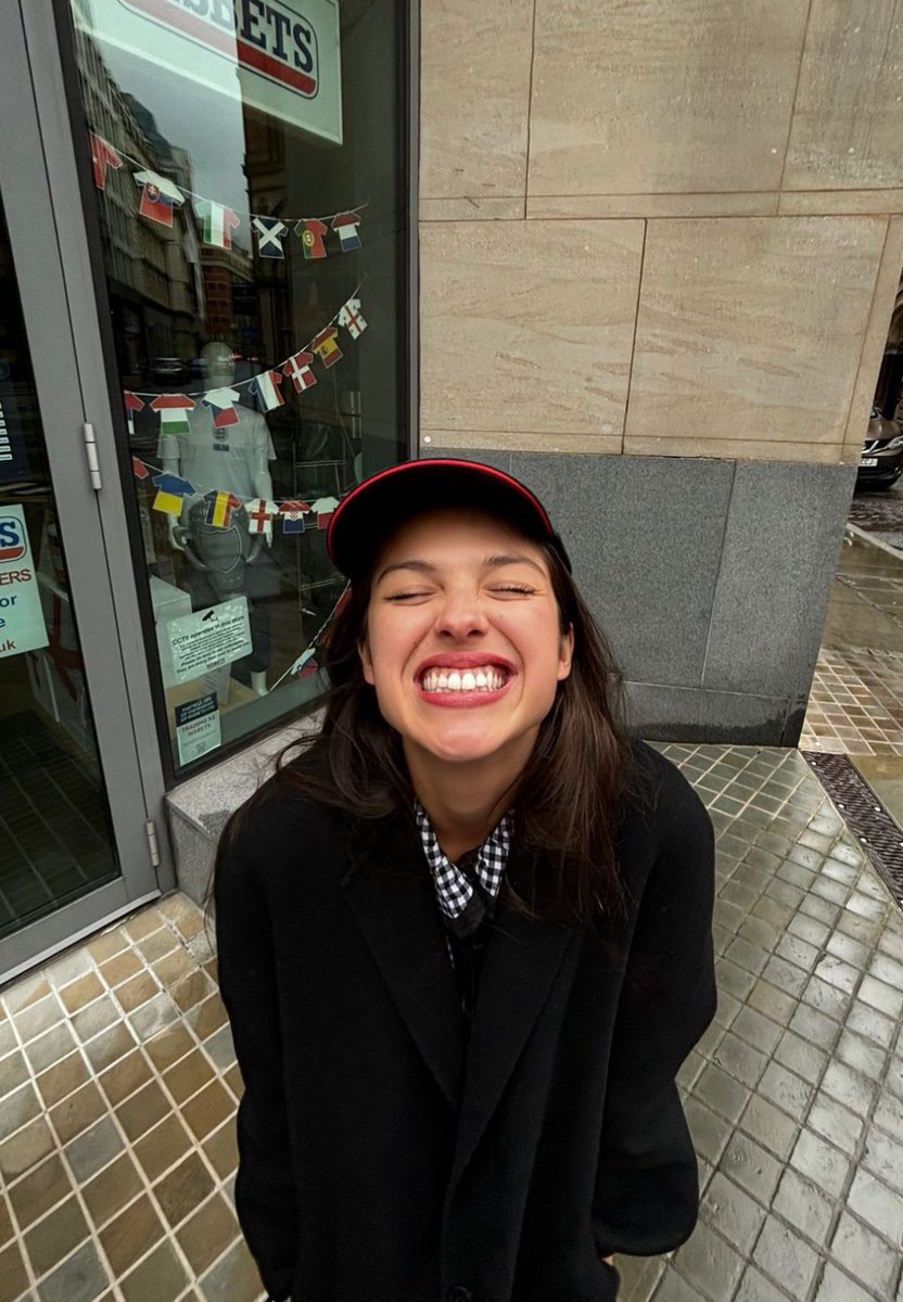 georgieslogical's tweet image. wait I just realised i’ve had this pfp for over a year now i fear she is me