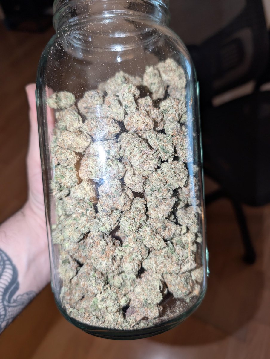 STONED2Da_BoneZ's tweet image. Can you hold my jar 🫙 please