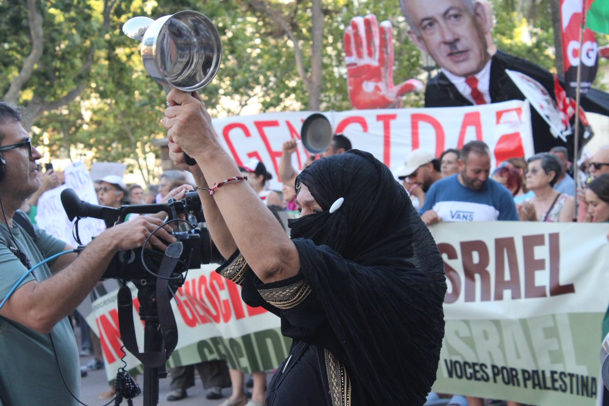 SMH - AITA MARI (@maydayterraneo) on Twitter photo Desde <a href="/maydayterraneo/">SMH - AITA MARI</a> denunciamos el genocidio en Gaza y el uso del hambre como arma. Exigimos el fin del asedio, corredores humanitarios y el cese de la complicidad internacional.
Callar es ser cómplice. Alzamos la voz por Palestina.
📸 Asier Aldea Desde <a href="/maydayterraneo/">SMH - AITA MARI</a> denunciamos el genocidio en Gaza y el uso del hambre como arma. Exigimos el fin del asedio, corredores humanitarios y el cese de la complicidad internacional.
Callar es ser cómplice. Alzamos la voz por Palestina.
📸 Asier Aldea