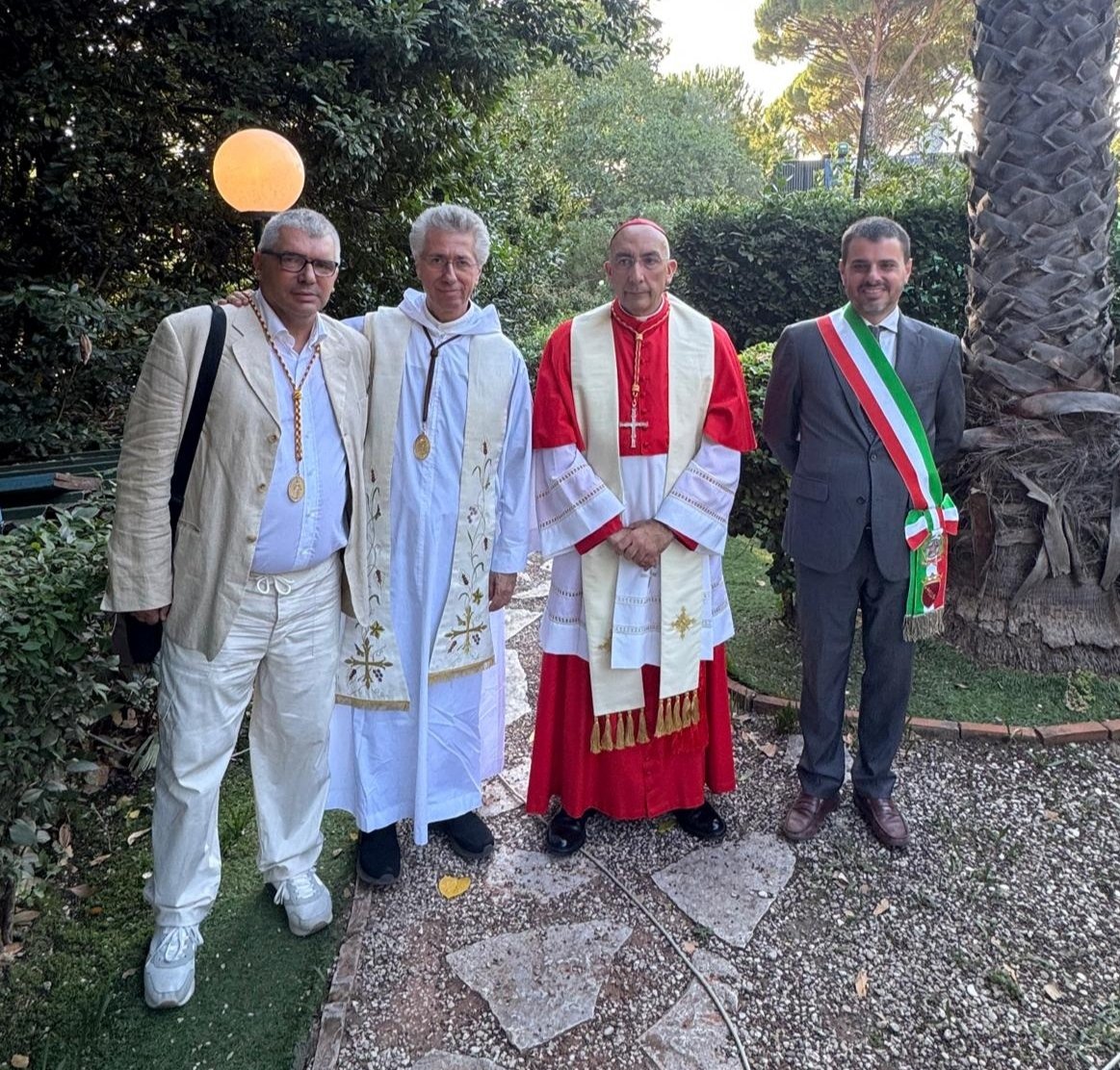 AlessandroCochi's tweet photo. La #Madonna #fiumarola sul #Tevere dal #rione #Prati verso quello de' #noantri in @TrastevereRM durante 8 giorni ricchi di momenti intensi come ogni anno. #Roma #Giubileo #canottieri https://t.co/nYSfWotUTQ
