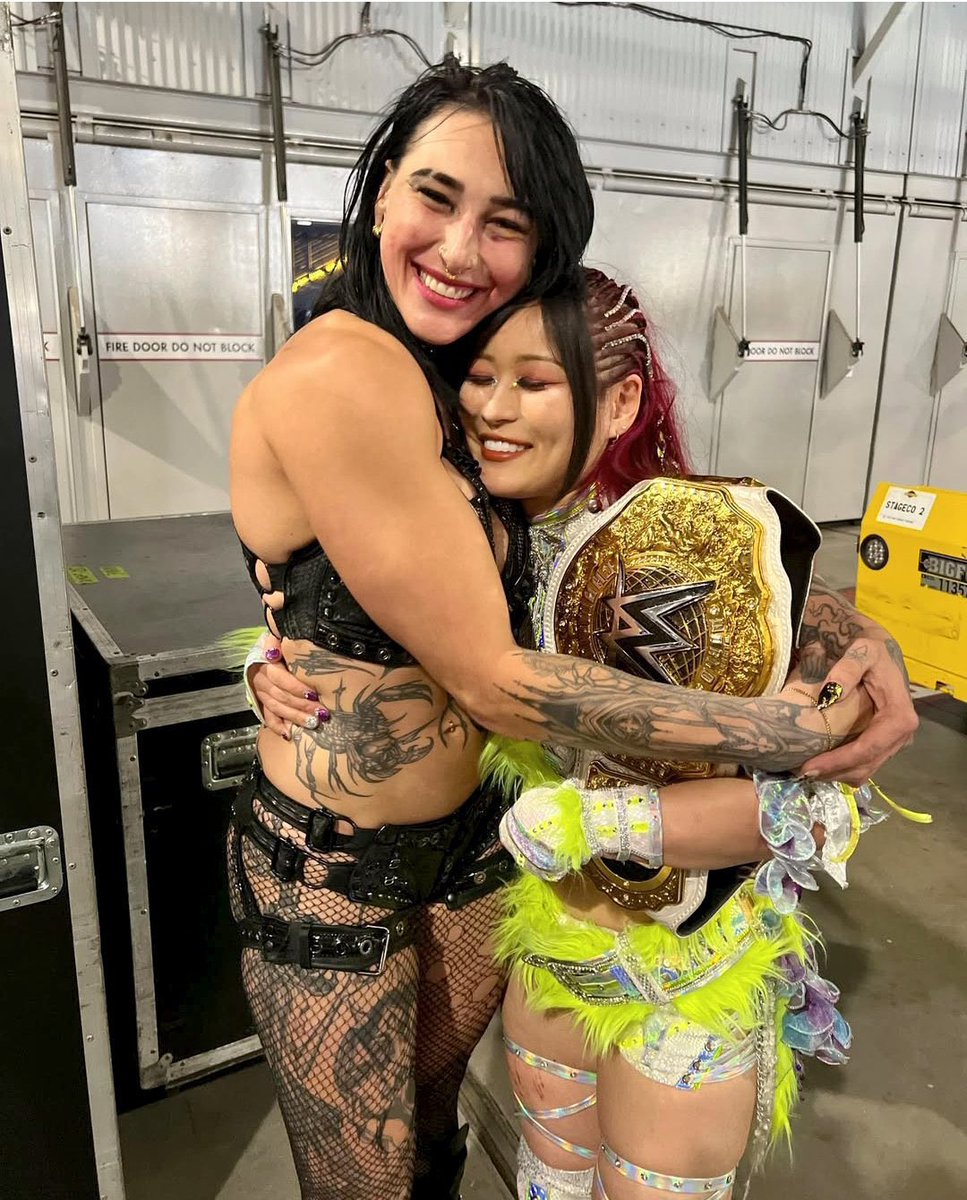 MyBuddyRhea's tweet image. The amount of talent in this one picture 👏🏼🖤