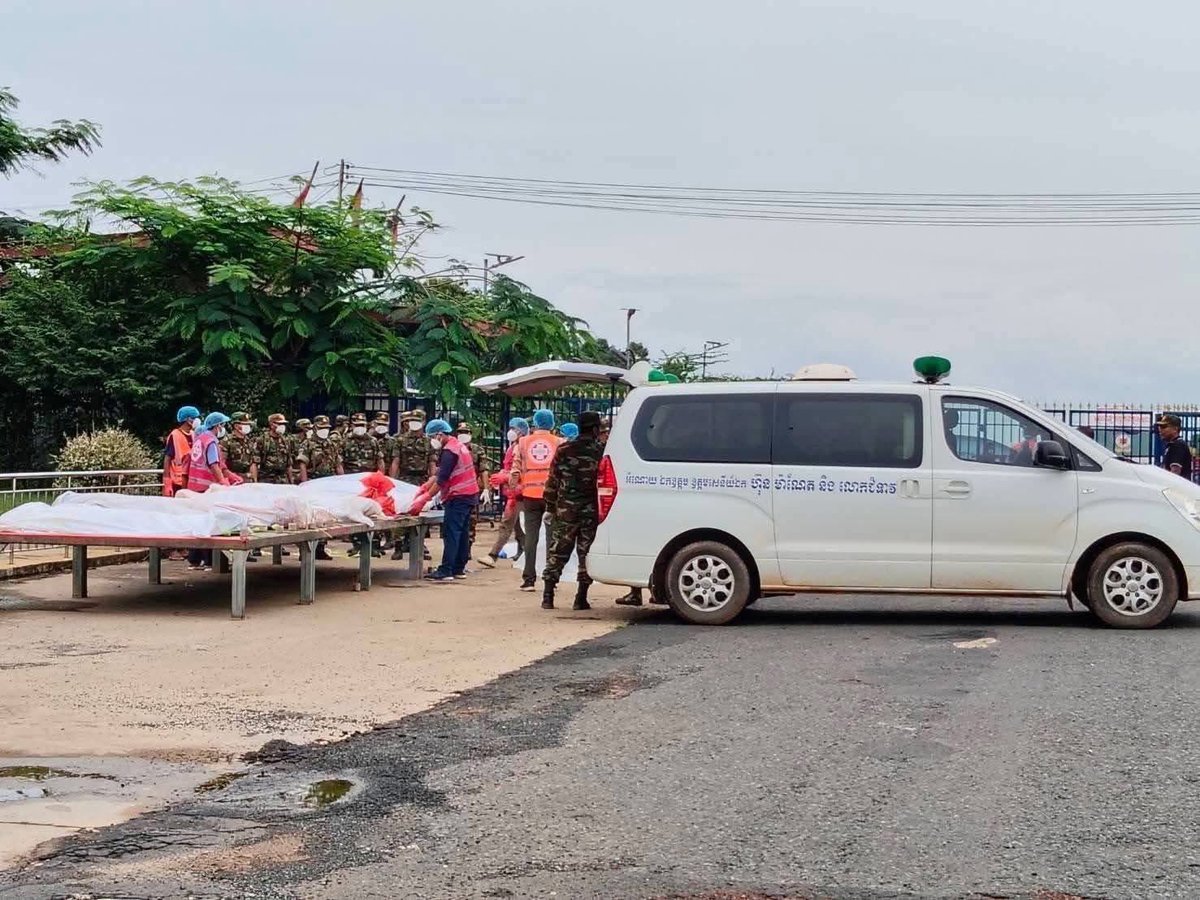 The Bodies of 12 Cambodian Soldiers have been returned to their homeland in Accordance with Humanitarian Principles, Demonstrating Respect for All Fallen Warriors regardless of allegiance. 

#CambodiaOpenedFire 
#cambodiaopenedfirefirst 
#HunSenisAwarCriminal 
 #truthfromthailand