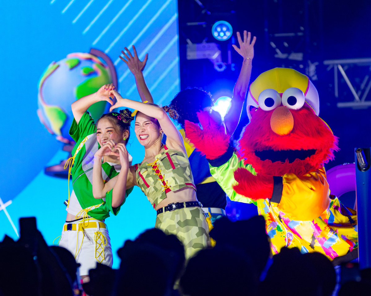 hutaro5926's tweet image. 2025.7.28 20:00
NO LIMIT! サマーダンスナイト with HYBE JAPAN
ゆいこちゃん&こありちゃん with エルモ
#USJファン