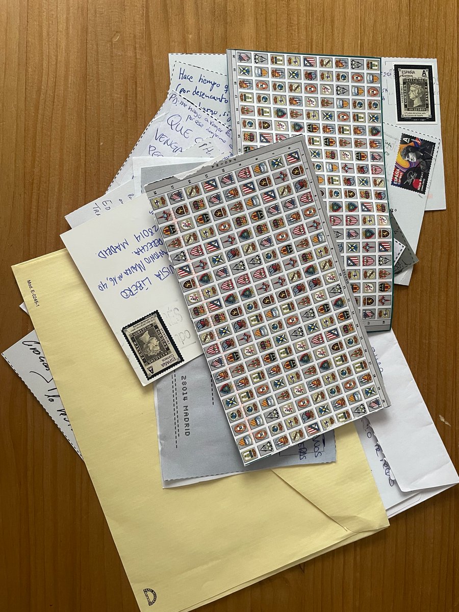 Nos siguen llegando vuestras postales con sugerencias. Sois grandes🙌. Cuando hagamos la exposición de los 50 años de Líbero las metemos en una vitrina.
Para los que no os habéis enterado, es la contraportada de Líbero52, una idea inspirada en el PC Fútbol revistalibero.com/collections/pr…