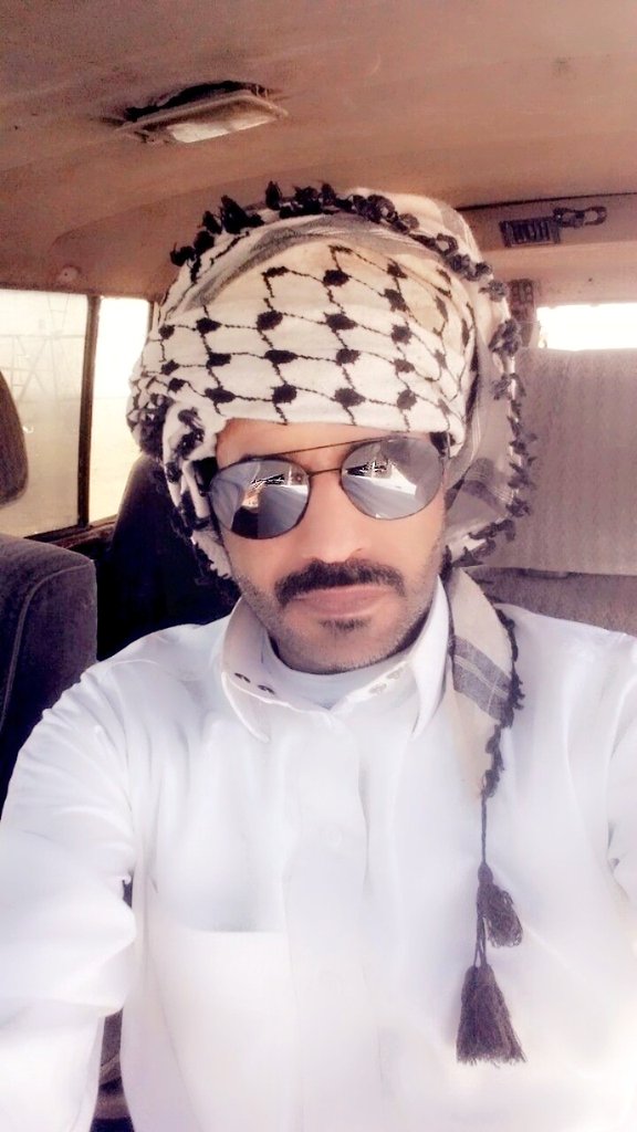 .
.

الشيب ماهوب عيب ولا يرد النصيب
في طـاعـة اللي خـلقنـا ظاهـرٍ شـيبنـا

شـابت لحـانا على عـزّ ومـعزّه وطيب
ماقـصّـر الشيب فـينا عن مـواجـيبنـا

والـعيب.. تكـرم لحـانـا مانرده بـعيب
قـولوا لـ راع الـطمـان (إنّا) بـمراقـيبنا

#فهد_السطامي