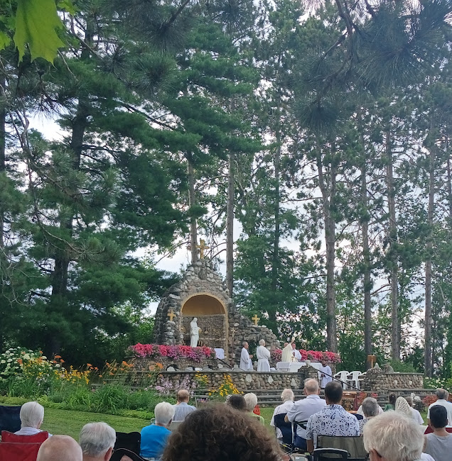 JohnZwicker1's tweet photo. We made it !
A๐4U here yesterday at the #StAnn #Pilgrimage in #Cormac, #Ontario
What a beautiful Mass & day it was https://t.co/zqJ7WhOeZw