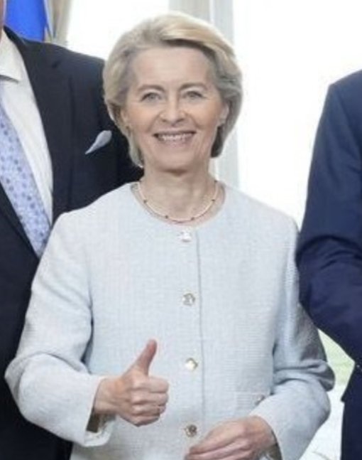 Von der Leyen con cara de "acabo de entregar los Sudetes a los nazis y ahora todo va a ir estupendamente."