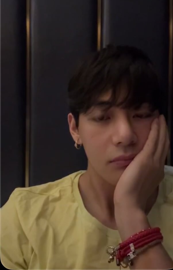 honeyjamnamjoon's tweet image. TAE CAM IS ON
