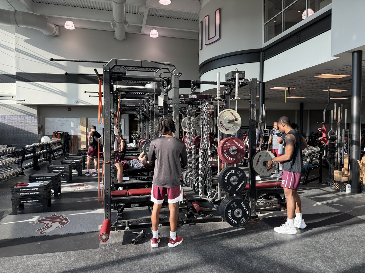 MunsterStrength's tweet image. Thanks to Coach Schoeneck for letting me stop in and watch Men’s Basketball train today!
@SIU_Basketball @Munster_Sports