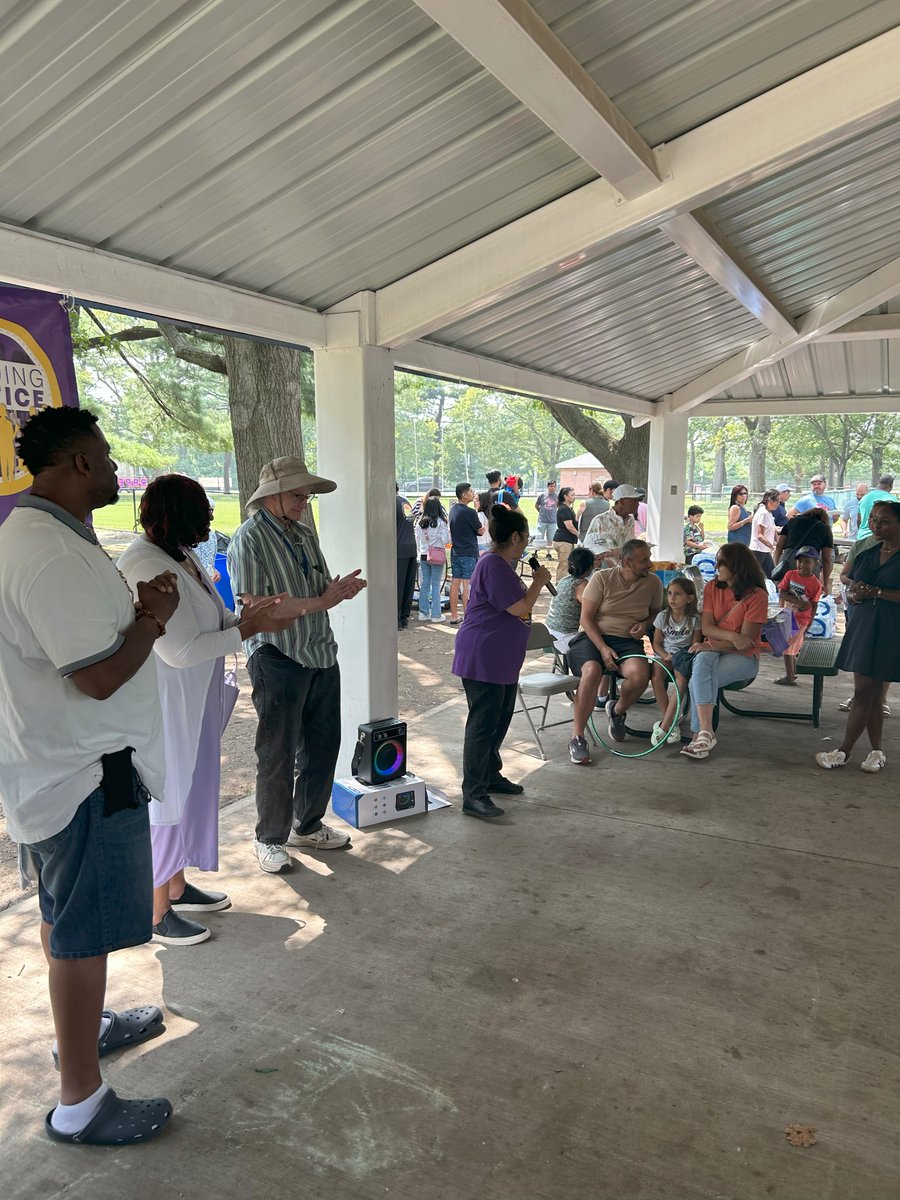 32BJSEIU's tweet photo. This Saturday, 114 @32BJSEIU Long Island members showed up strong for good union jobs in Suffolk County and having a little fun while doing it!

Because when we fight, we win together. #32BJStrong https://t.co/OoDyzTmnzL