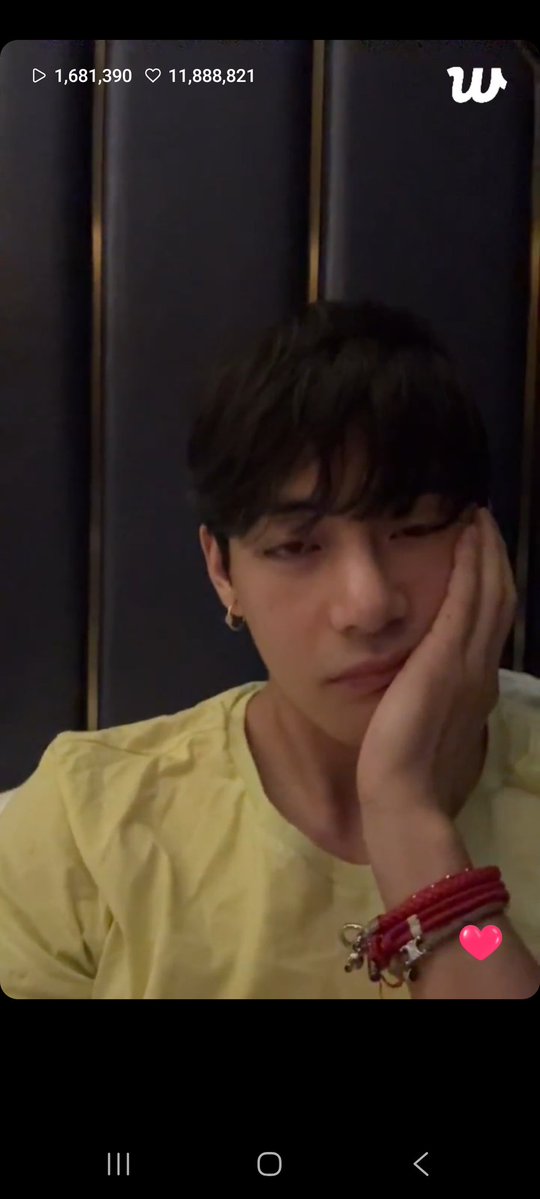 WrittenByVantae's tweet image. He showed his face
..Aw my sleepy baby😭😭