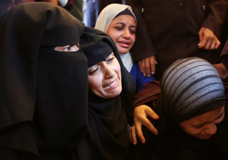 PalestineDays's tweet image. #Photos: Palestinians mourn loved ones killed in Israeli attacks in Khan Younis
