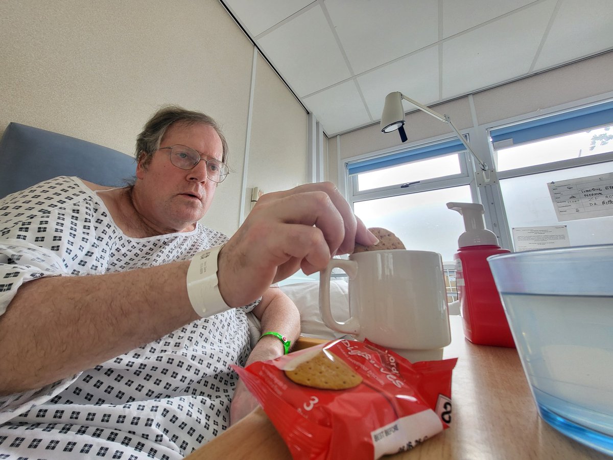 TimmyUk's tweet image. ... tea time again wearing my excellent glasses watching Tennis on SkyGo in sideroom in hospital ... ๐ฅ ๐ ๐ฑ ๐ผ ๐คณ ๐ฐ ๐ก โ๏ธ ๐ซ ๐ช