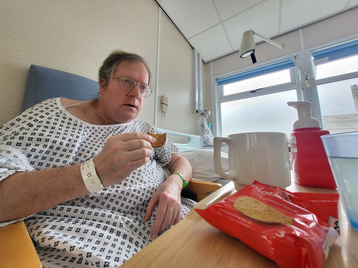 TimmyUk's tweet image. ... tea time again wearing my excellent glasses watching Tennis on SkyGo in sideroom in hospital ... ๐ฅ ๐ ๐ฑ ๐ผ ๐คณ ๐ฐ ๐ก โ๏ธ ๐ซ ๐ช