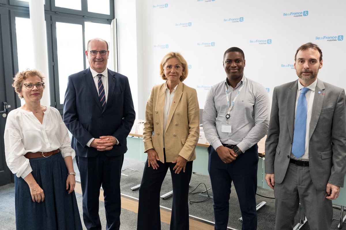 IDFmobilites's tweet image. 📝 C'est signé ! Un nouveau chapitre s'ouvre pour les #transports franciliens avec l'adoption du contrat d'exploitation et d'investissements pour 2025-2029 entre @IDFmobilites et la @RATPgroup, en présence de @vpecresse et @JeanCASTEX.
👉 Objectif : un meilleur service pour les…