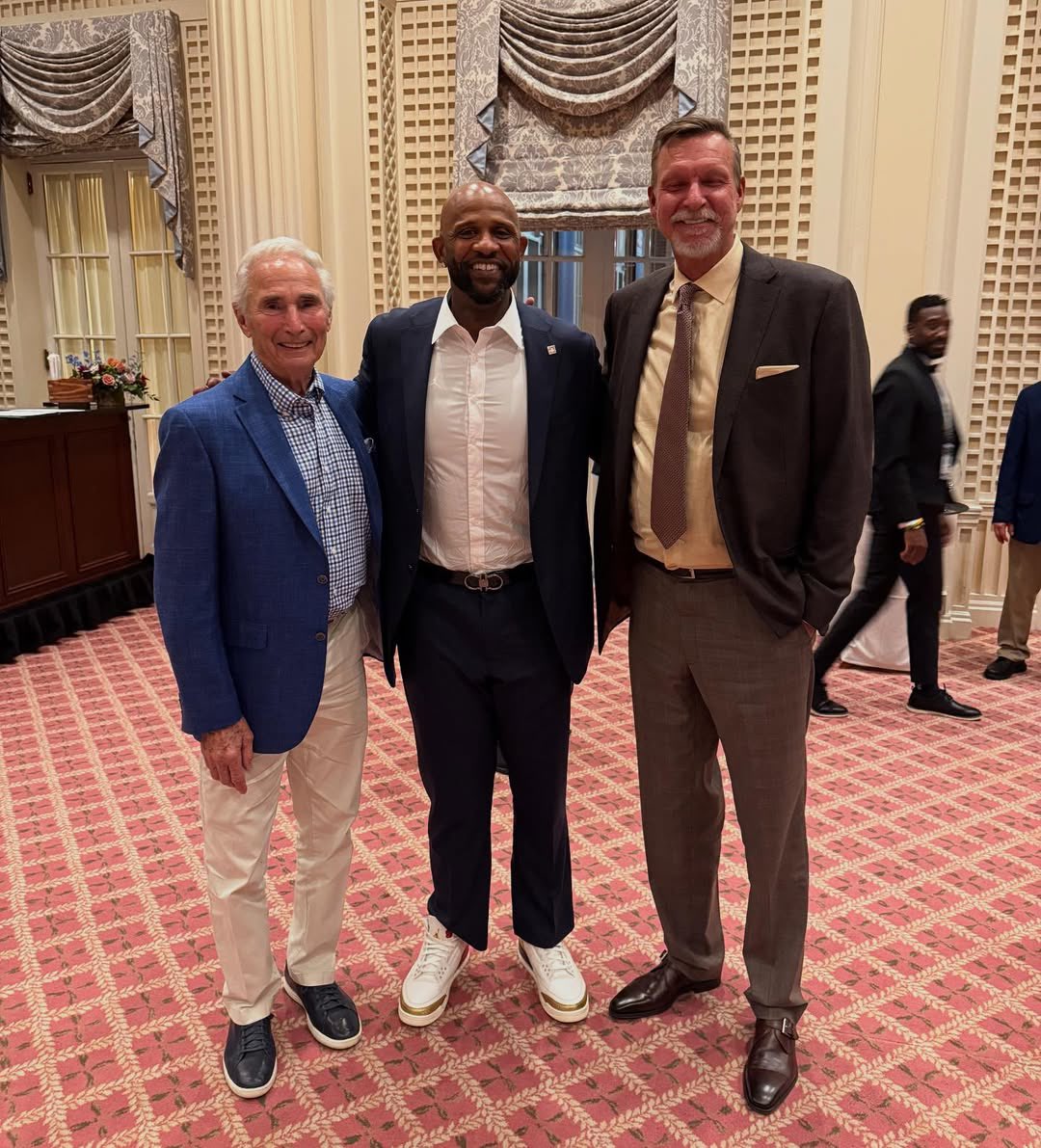 The fan in me had to get this photo…this weekend had a lot of cool moments I’m still trying to process. But this lefties picture with Sandy and Randy tops them all!!