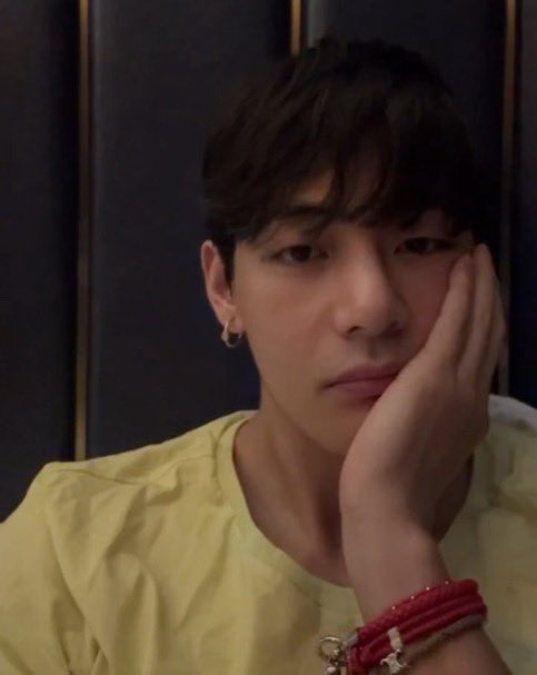 taehyungabs__'s tweet image. my cutie patottie 😭