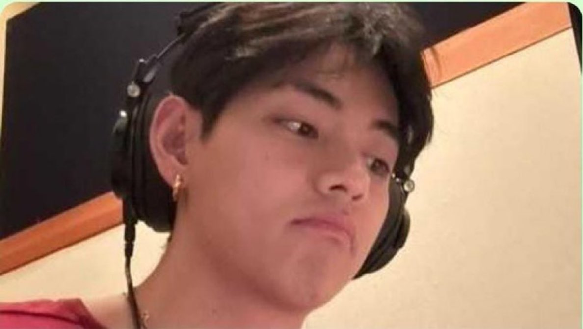 detailofkookv's tweet image. ๐ป: Actually, in August, there will be a little something for ARMYs to see.
๐ป: I had dinner with close friends for the first time in a while.