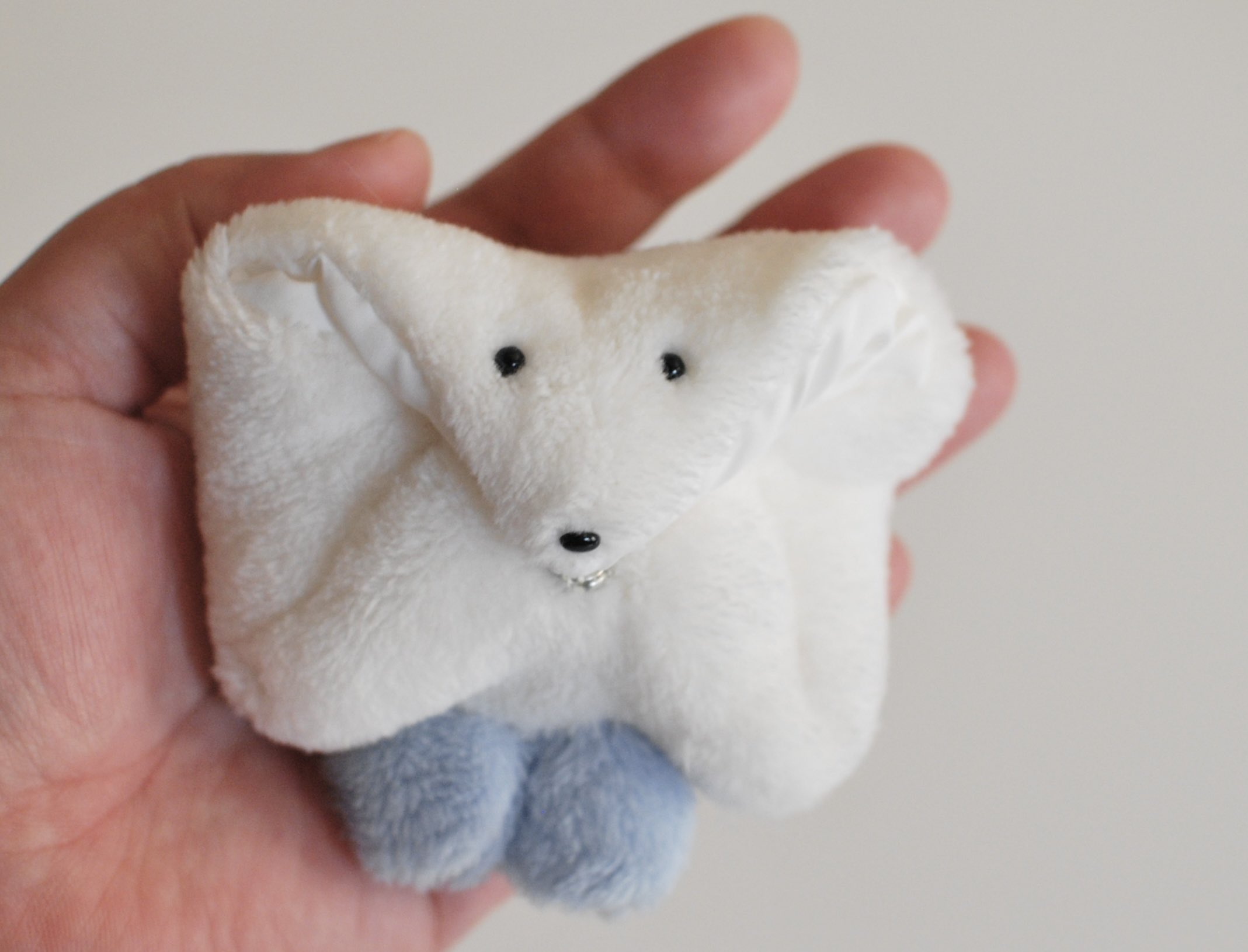 サメのヒレ　空想アパートメント ② A set that includes a great white shark and a hammerhead