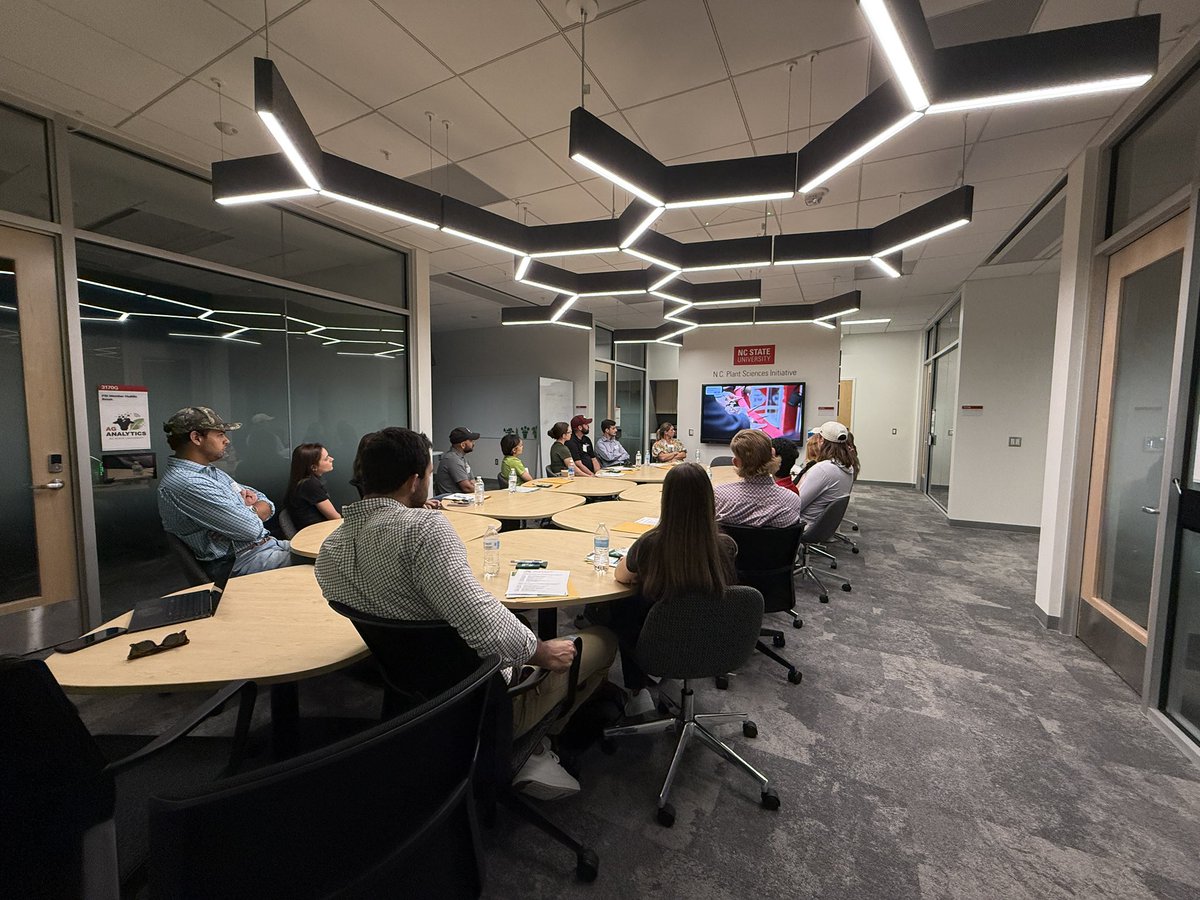 SoybeanScience1's tweet image. We are so excited to kick off our 2025 #ScienceForSuccess Graduate Student Tour in the Research Triangle! Over the next few days these students will interact with #AgTech companies, explore #soybean production in NC, and connect with farmers leveraging new tech on their farms!