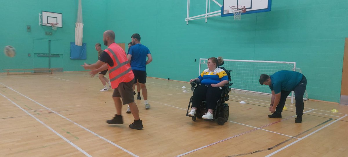 RugbyLeeds's tweet image. Last week, @TheRFL congratulated the latest 11 recipients of a Level 1 Coaching Qualification following a summer course that was modified specifically to allow Jenny Robinson to make Rugby League history ๐
Read more ๐ tr.ee/QWg1GK