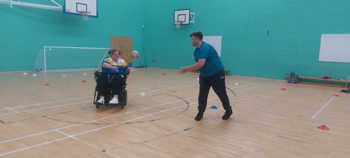 RugbyLeeds's tweet image. Last week, @TheRFL congratulated the latest 11 recipients of a Level 1 Coaching Qualification following a summer course that was modified specifically to allow Jenny Robinson to make Rugby League history ๐
Read more ๐ tr.ee/QWg1GK