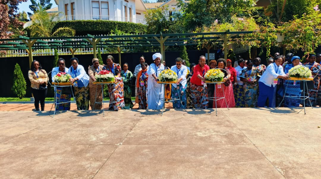 RwandaCejp's tweet photo. 🌍✨ La 2ᵉ journée de la rencontre régionale des femmes a été marquée par la visite émouvante du mémorial de Gisozi. Un moment fort qui a enrichi leur compréhension de l'histoire du Rwanda et renforcé leur rêve d'une région des Grands Lacs unie.
#Unité #Résilience #FemmesFortes https://t.co/lEACsOVXxX