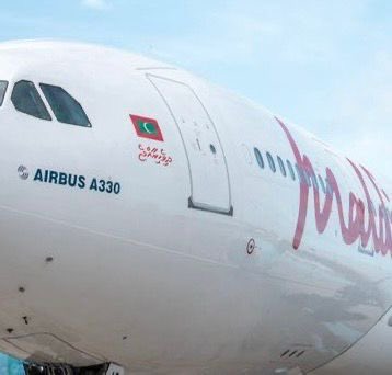MoDLCH's tweet photo. “މޯލްޑިވިއަންގައި ދިވެހިރާއްޖޭގެ ނަން ތާނައިން ލިޔުއްވުމަކީ ދިވެހިވަންތަކަމުގެ ދާއިރާއިން ކުރިޔަށް އެޅުއްވި،  ވަރަށް އުންމީދީ އުފާވެރި ފިޔަވަޅެއް. 
މަރުޙަބާ”

-ދިވެހިބަހާއި ސަގާފަތާއި ތަރިކައާ ބެހޭ ވަޒީރު-

#ފަޚުރުވެރިމިނިވަންފަސްދޮޅަސް
#minivan60 https://t.co/k9IkezC8dR