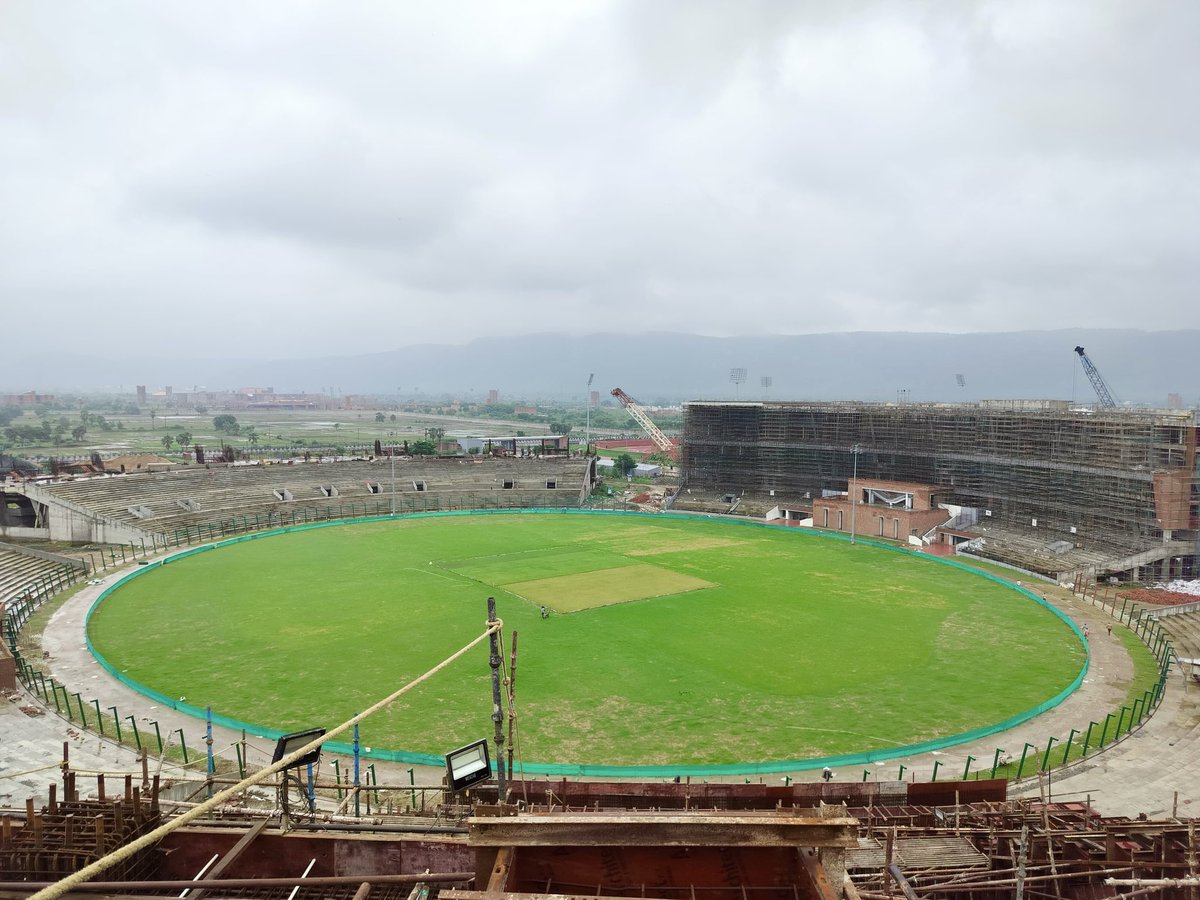IndexBihar's tweet image. Look at the fresh green grass of Rajgir International Cricket Stadium in rainy season.
