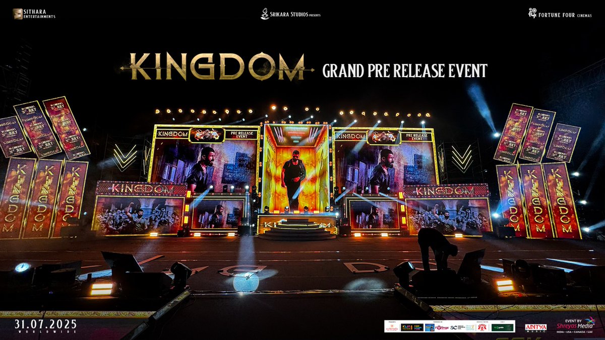 Cinema_Kathalu's tweet image. MASSIVE STAGE. MASSIVE CELEBRATION. ⚔️

Gear up for the GRAND #Kingdom Pre Release Event! 💥

#KingdomPreReleaseEvent #KingdomOnJuly31st